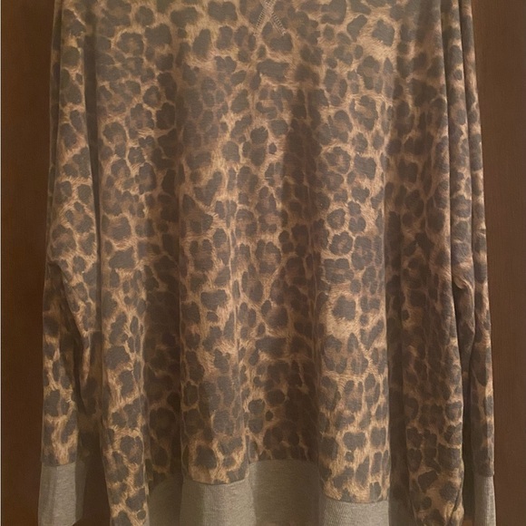 Animal print light sweatshirt - Picture 3 of 5